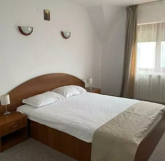 Pensiunea Fantanita Haiducului