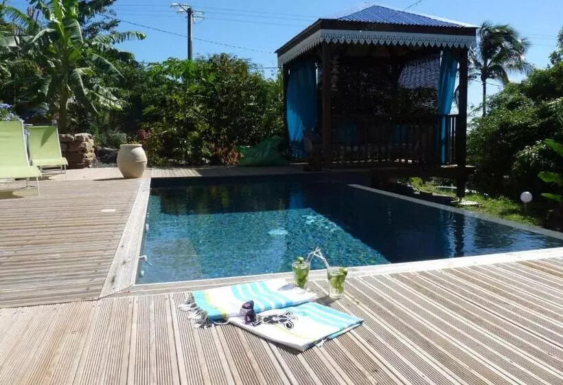 تختخواب و صبحانه Bungalow La Tortue Bleue