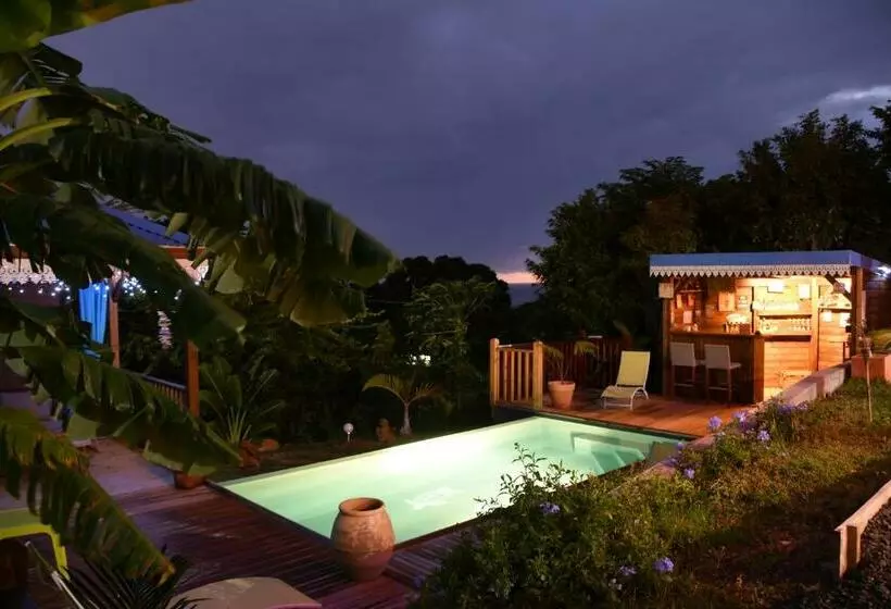 تختخواب و صبحانه Bungalow La Tortue Bleue