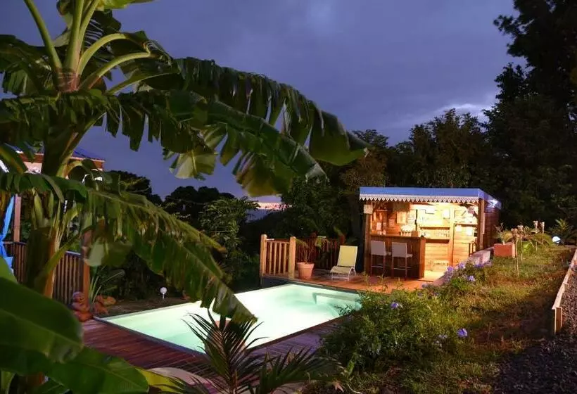 تختخواب و صبحانه Bungalow La Tortue Bleue