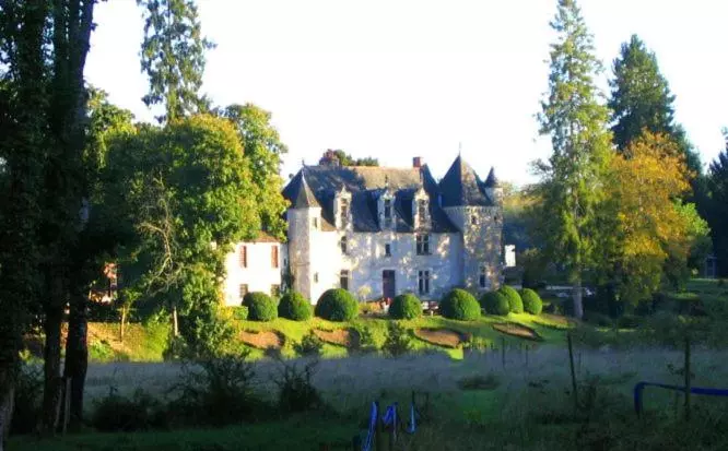 تختخواب و صبحانه Manoir De La Rémonière