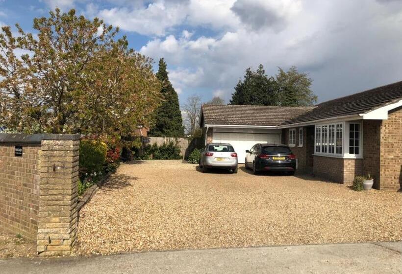 פנסיון The Annexe At Asbit Lodge