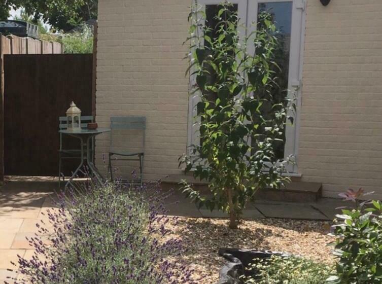 פנסיון The Annexe At Asbit Lodge