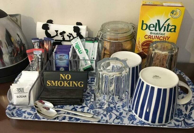 פנסיון The Annexe At Asbit Lodge