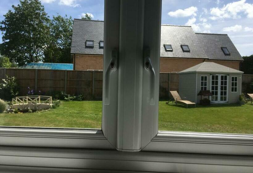 פנסיון The Annexe At Asbit Lodge