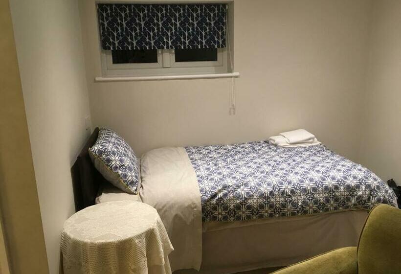 פנסיון The Annexe At Asbit Lodge