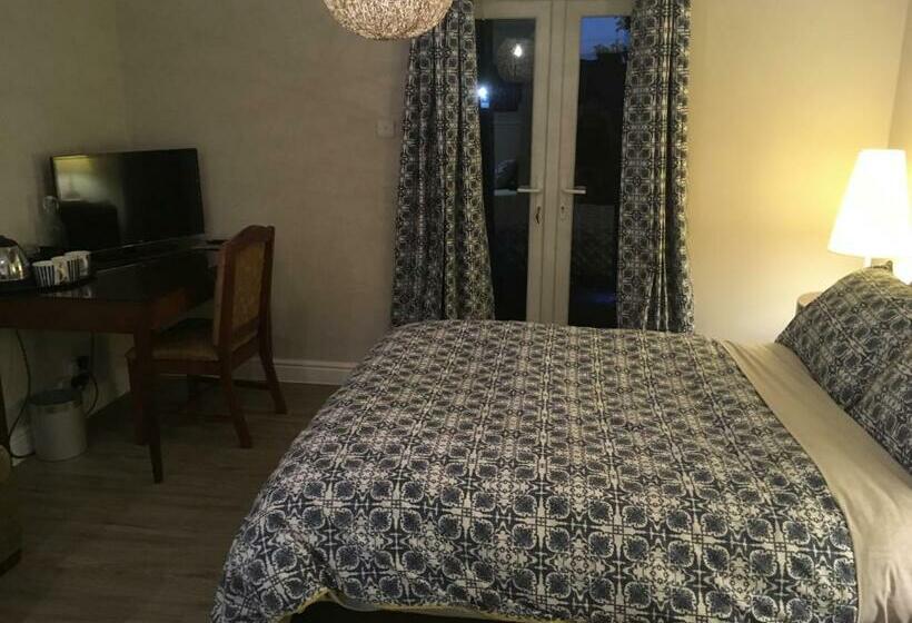 פנסיון The Annexe At Asbit Lodge