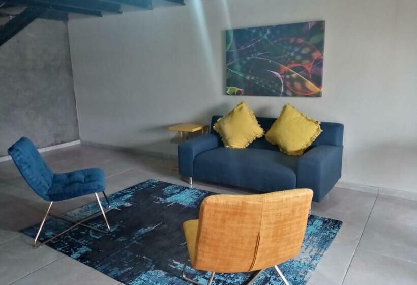 פנסיון Wisteria Lane Guesthouse