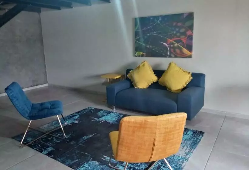 ペンション Wisteria Lane Guesthouse