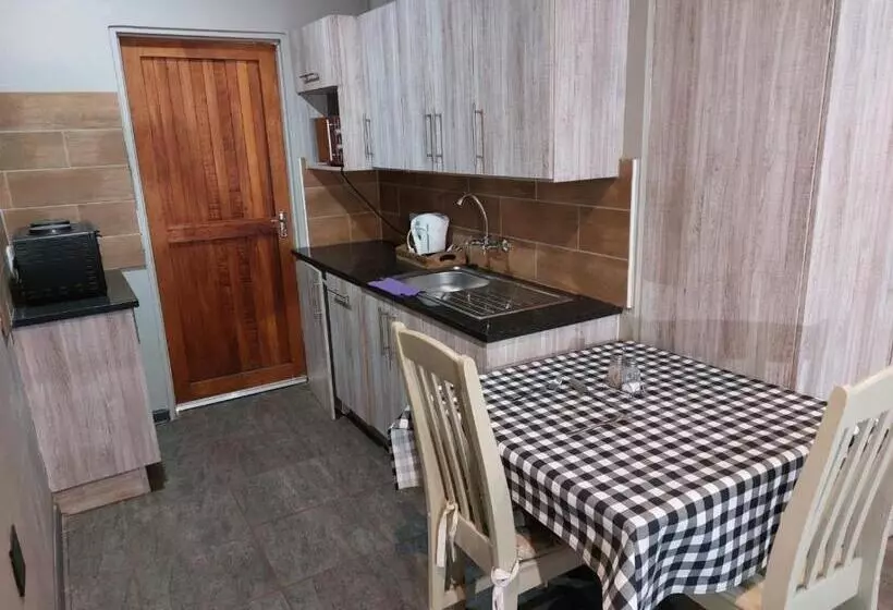 ペンション Wisteria Lane Guesthouse