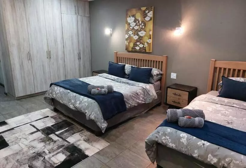 ペンション Wisteria Lane Guesthouse