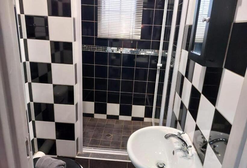 פנסיון Wisteria Lane Guesthouse