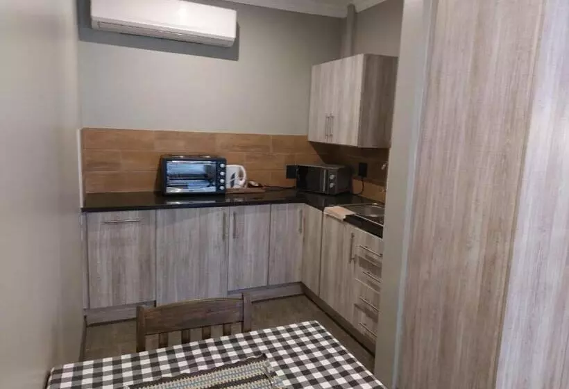 ペンション Wisteria Lane Guesthouse