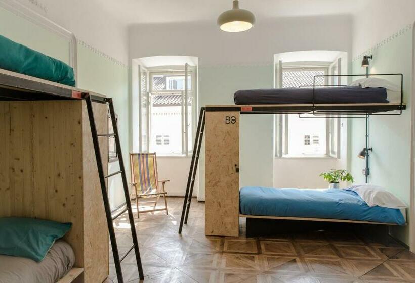 هاستل Controvento