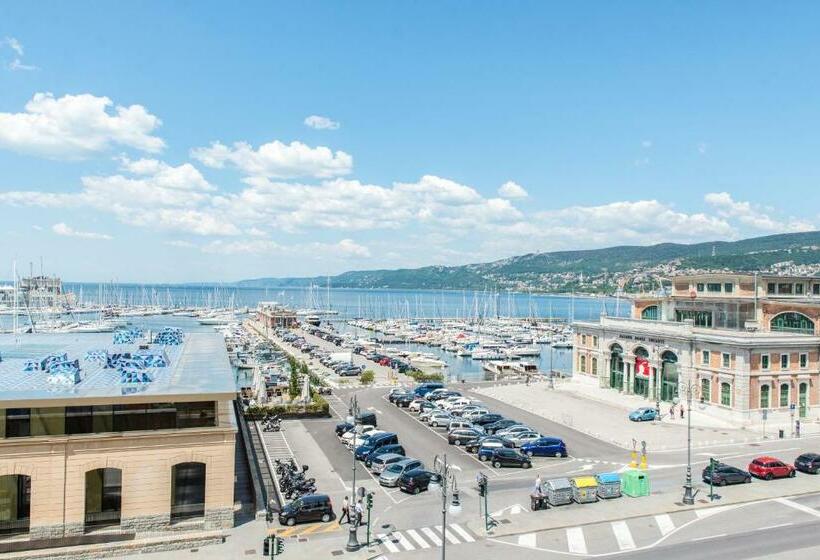 هاستل Controvento