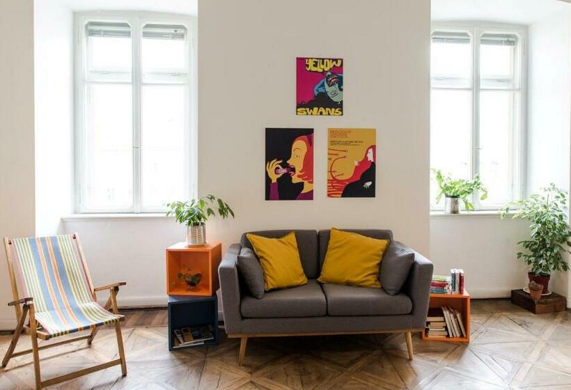 هاستل Controvento