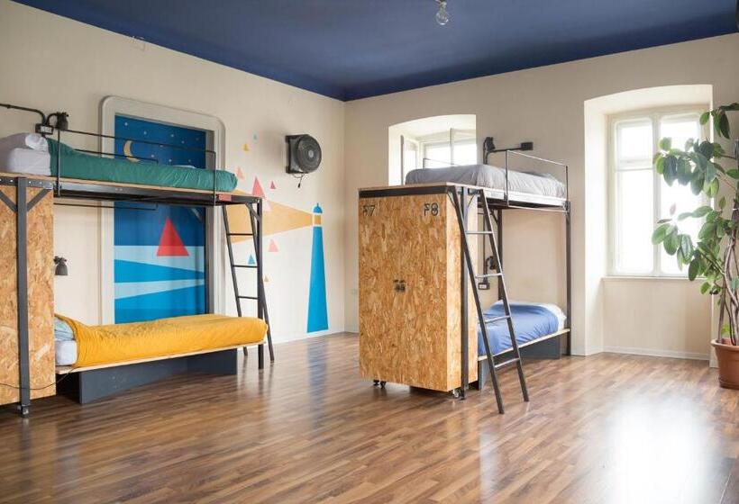 هاستل Controvento