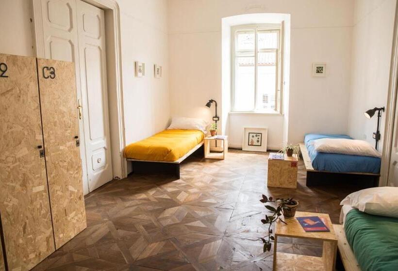 هاستل Controvento