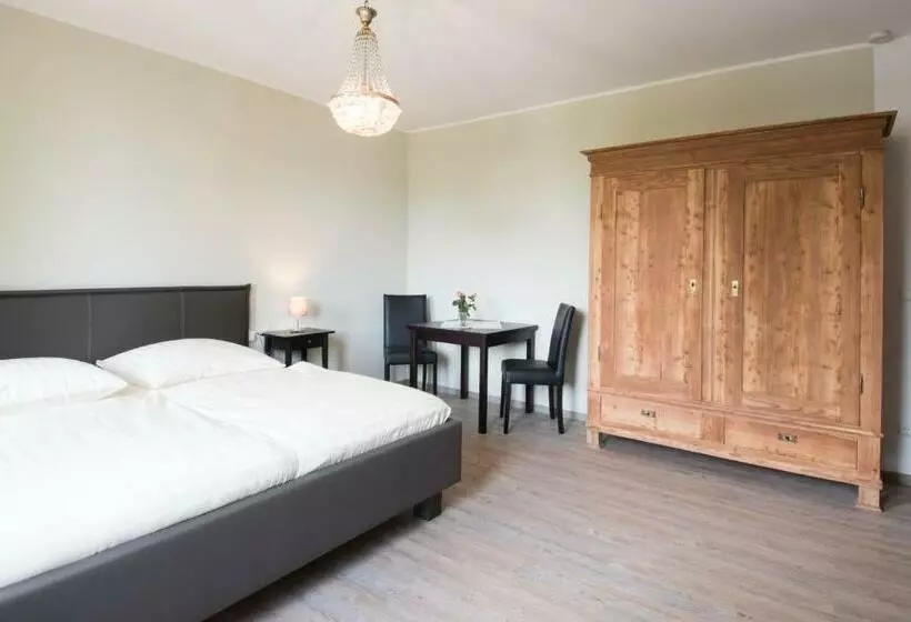 Aamiaismajoitus (B&B) Altes Forsthaus