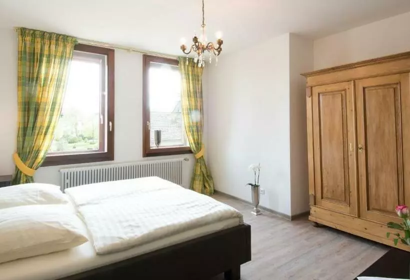 Aamiaismajoitus (B&B) Altes Forsthaus