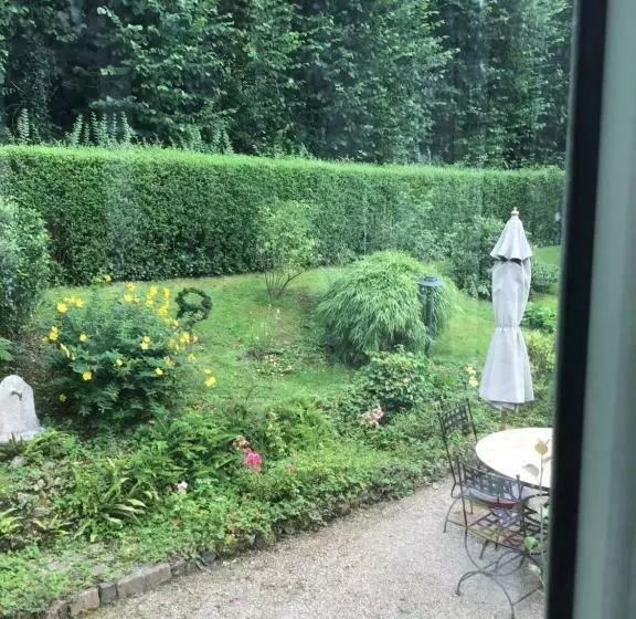 Aamiaismajoitus (B&B) Cour Tholmer