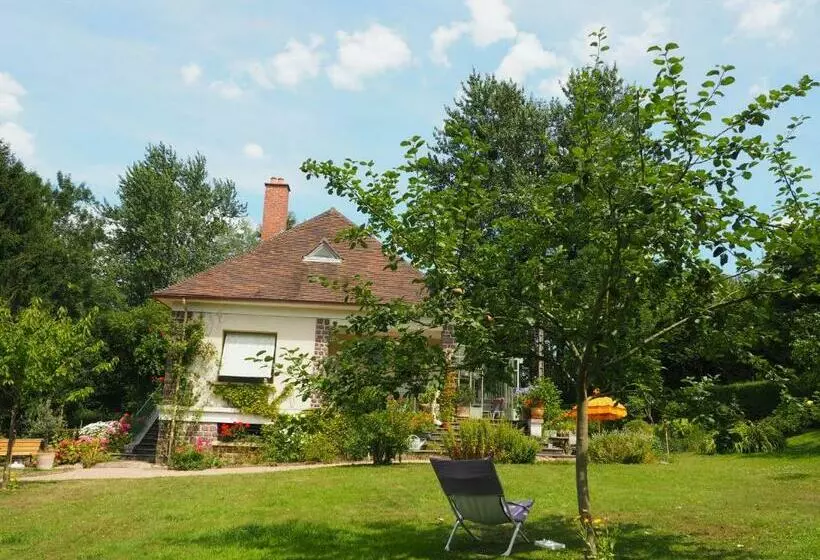Aamiaismajoitus (B&B) Cour Tholmer