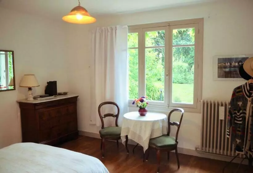 Aamiaismajoitus (B&B) Cour Tholmer