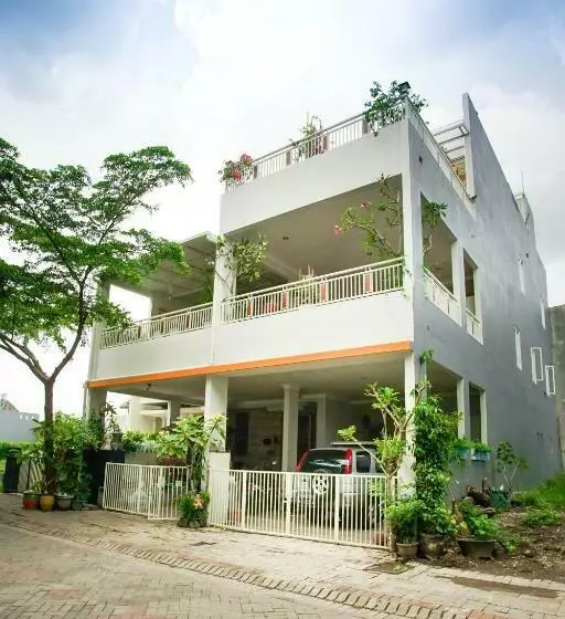 تختخواب و صبحانه Inni Homestay