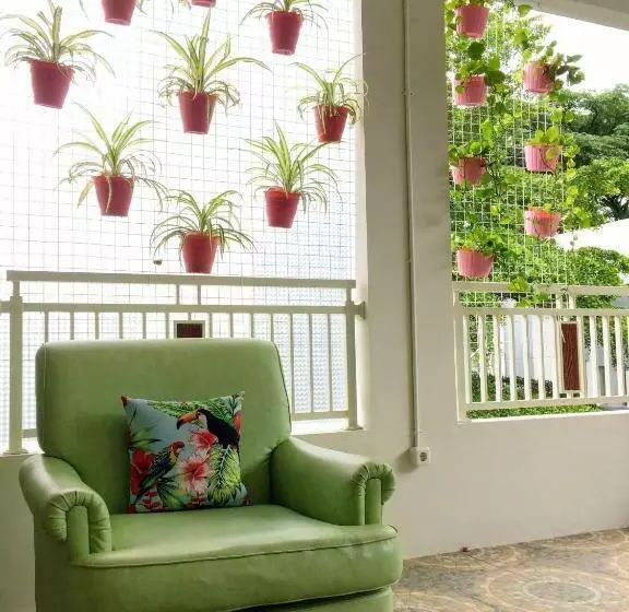 تختخواب و صبحانه Inni Homestay