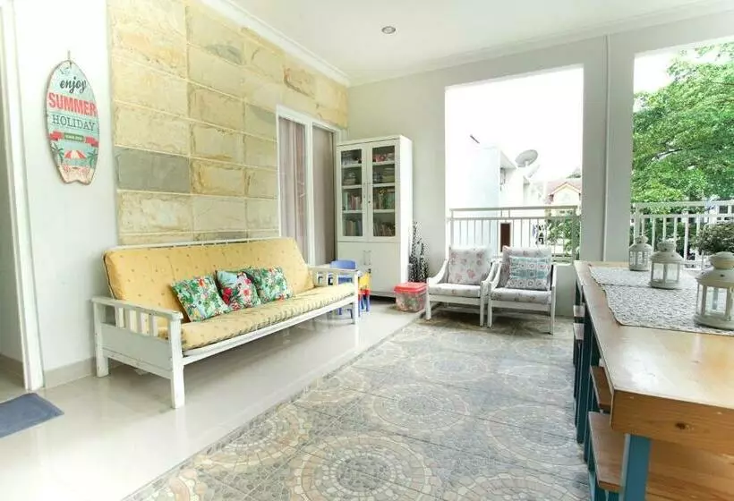 تختخواب و صبحانه Inni Homestay