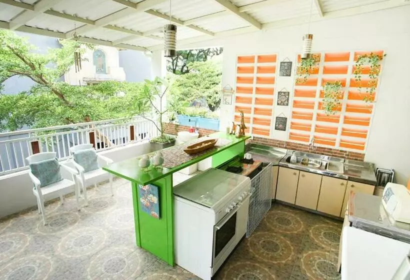 تختخواب و صبحانه Inni Homestay