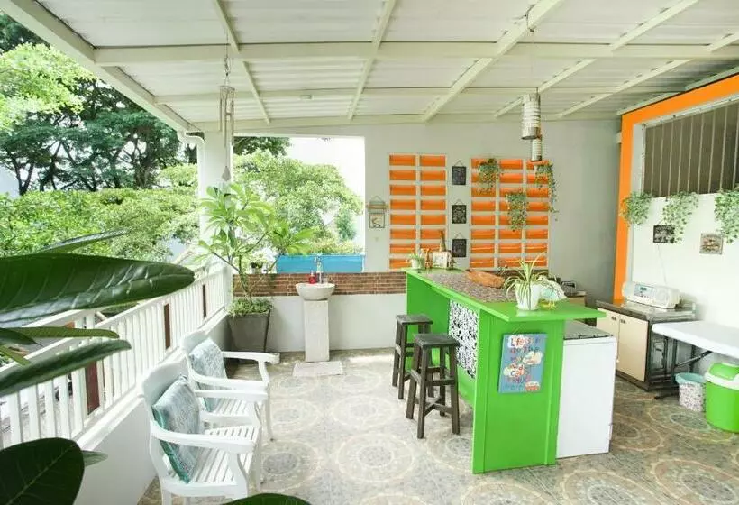 تختخواب و صبحانه Inni Homestay