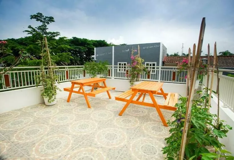 تختخواب و صبحانه Inni Homestay