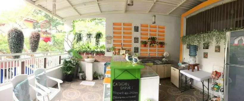 تختخواب و صبحانه Inni Homestay