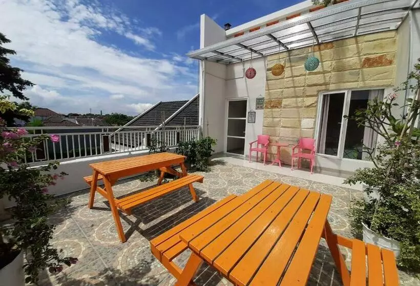 تختخواب و صبحانه Inni Homestay