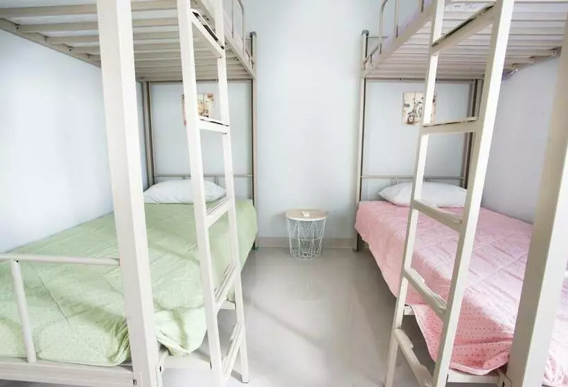 تختخواب و صبحانه Inni Homestay