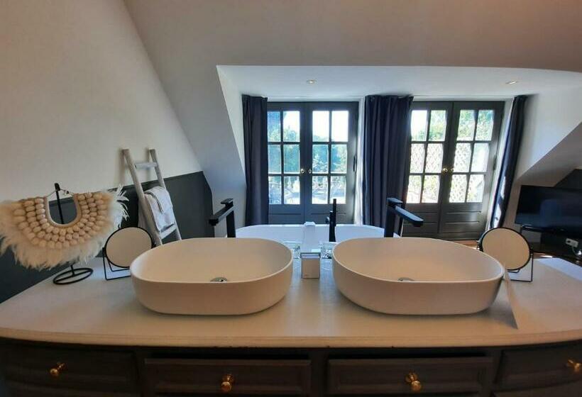 تختخواب و صبحانه La Bergerie De Lives