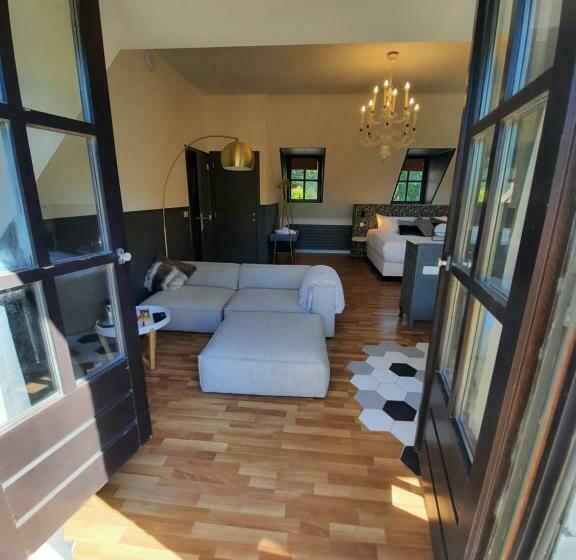 تختخواب و صبحانه La Bergerie De Lives