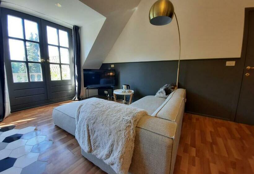 تختخواب و صبحانه La Bergerie De Lives