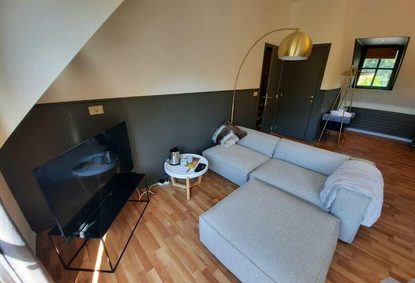 تختخواب و صبحانه La Bergerie De Lives