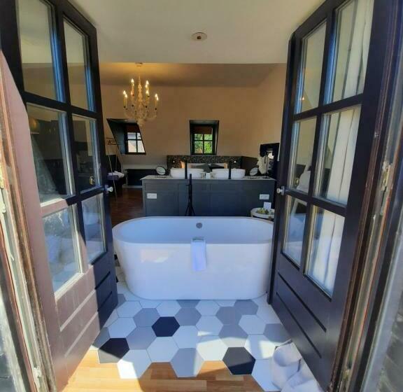 تختخواب و صبحانه La Bergerie De Lives