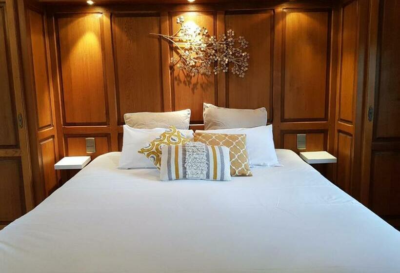 تختخواب و صبحانه La Bergerie De Lives