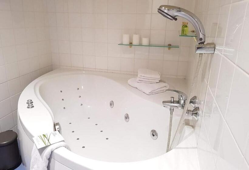 تختخواب و صبحانه La Bergerie De Lives