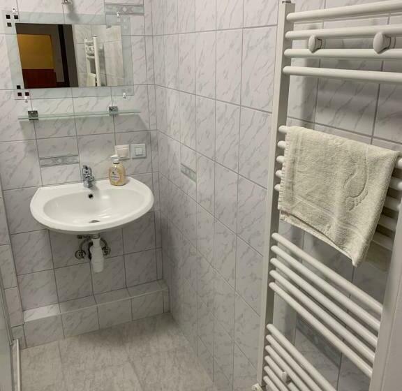 住宿加早餐  White House Klagenfurt