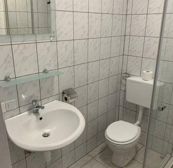 住宿加早餐  White House Klagenfurt