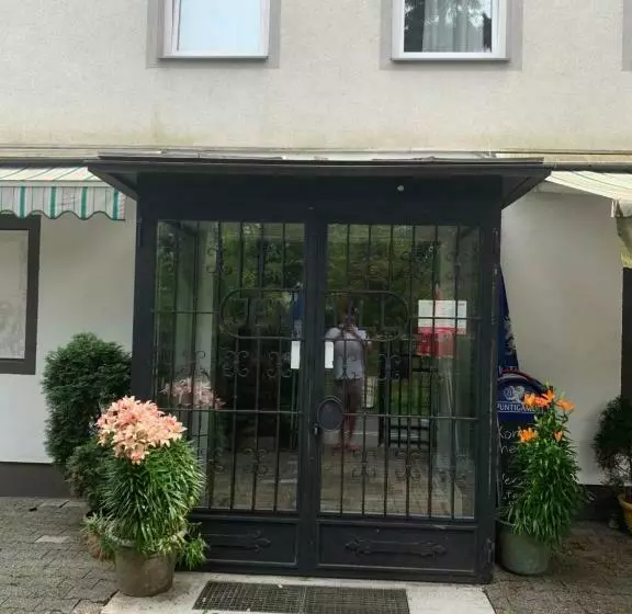 تختخواب و صبحانه White House Klagenfurt