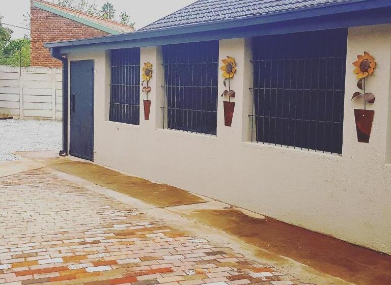 פנסיון Favour Guest House