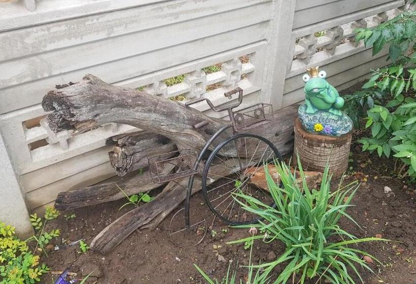 פנסיון Favour Guest House