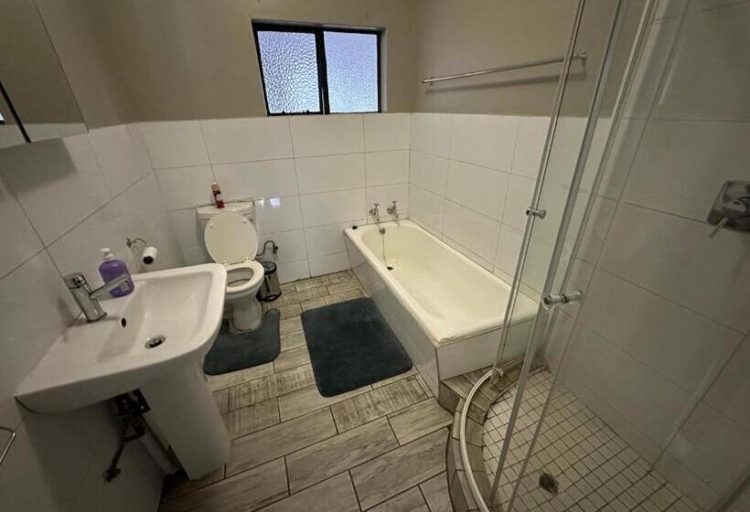 פנסיון Favour Guest House