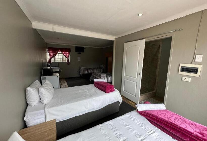 פנסיון Favour Guest House